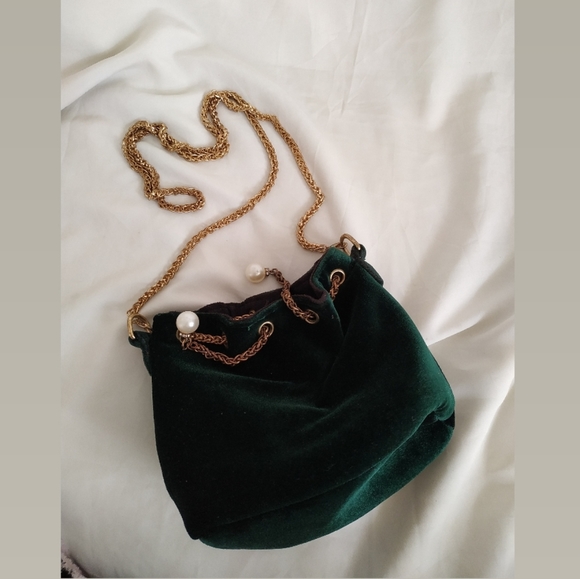Chain detail velvet bucket bag - Picture 3 of 4